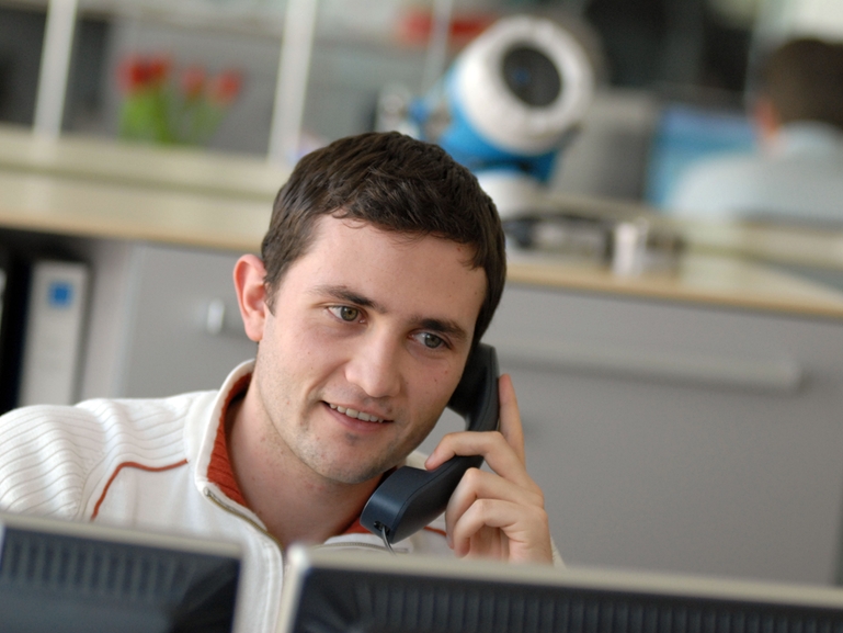 On-site engineering support for chemical and petrochemical plants Endress+Hauser expert on the phone