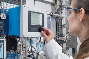 A woman monitors phase separation with optical sensors